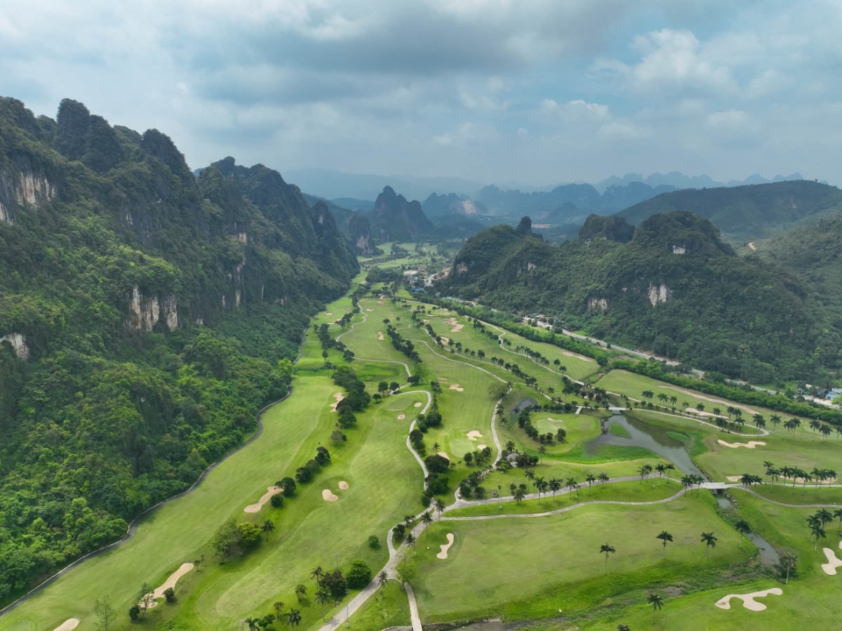 Toàn cảnh sân golf Phoenix CV Golf & Resort (Làng Rổng Vòng, Lương Sơn, Phú Thọ). Ảnh: CV Resort.
